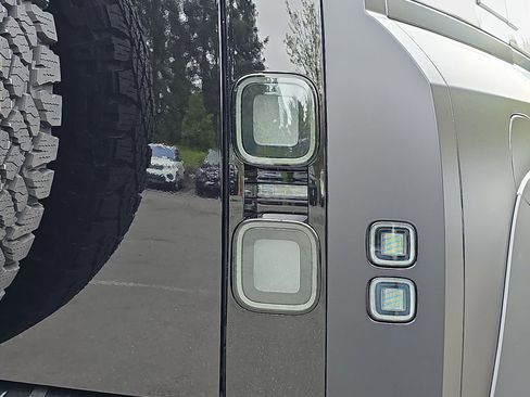 New 2026 Land Rover Defender 110 OCTA AWD/4WD image 35