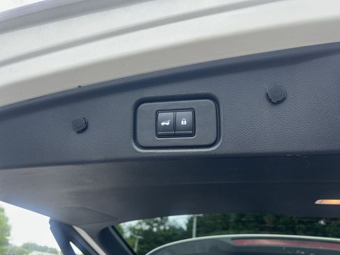 Used 2023 Nissan Pathfinder SL AWD/4WD image 21