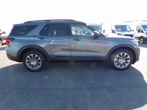 New 2026 Ford Explorer Active w/ Active Comfort Package image 5