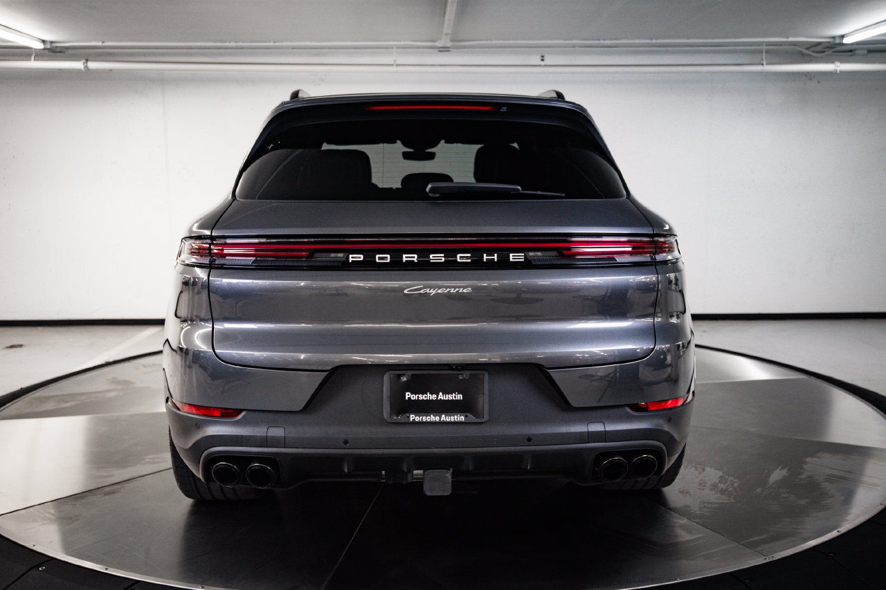 Certified 2024 Porsche Cayenne AWD/4WD image 6