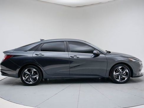 Used 2022 Hyundai Elantra SEL w/ Convenience + Premium Package image 8