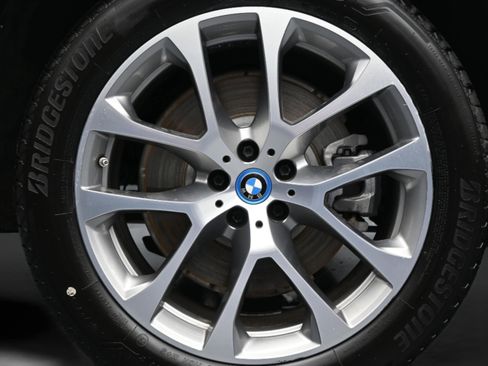 Used 2025 BMW X5 xDrive50e AWD/4WD image 10
