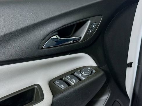 Used 2022 Chevrolet Equinox LS w/ LS Convenience Package FWD image 19