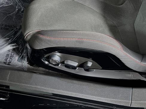 Used 2023 Chevrolet Corvette Stingray w/ Z51 Performance Package image 16