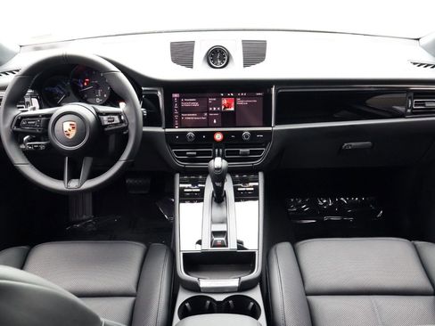 New 2026 Porsche Macan image 21