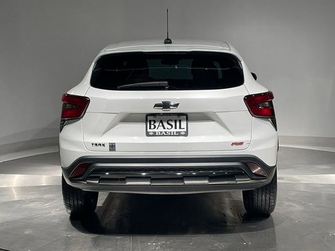 Used 2024 Chevrolet Trax RS FWD image 12