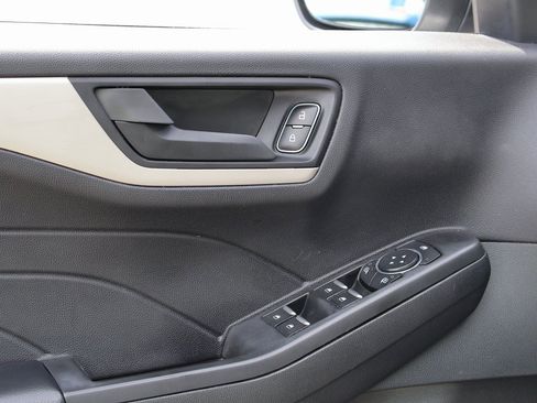 Used 2022 Ford Escape SE image 21