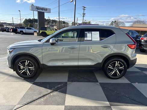 Used 2025 Volvo XC40 B5 Core image 7
