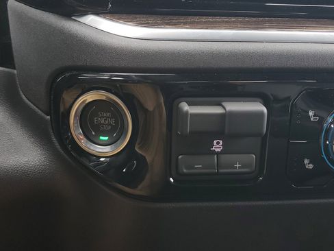 New 2025 GMC Sierra 1500 Elevation image 30