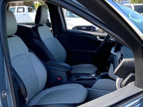 Used 2023 Ford Escape SE w/ PHEV Premium Package image 8