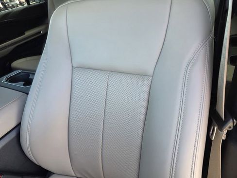 Used 2024 Ford Expedition XLT image 13