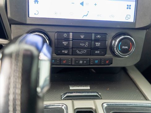 Used 2017 Ford F150 Lariat AWD/4WD image 19