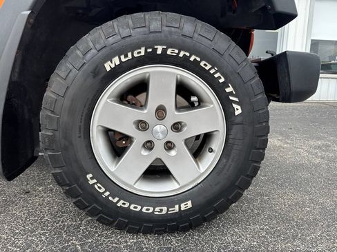 Used 2011 Jeep Wrangler Rubicon w/ PWR Convenience Group AWD/4WD image 9