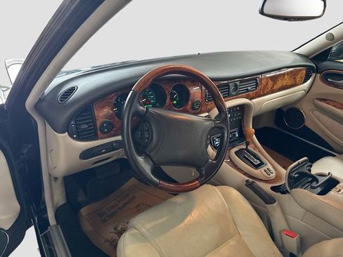 Used 1999 Jaguar XJ8 image 10