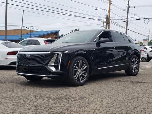 New 2025 Cadillac Lyriq Luxury w/ LPO, Floor Liner Package image 9