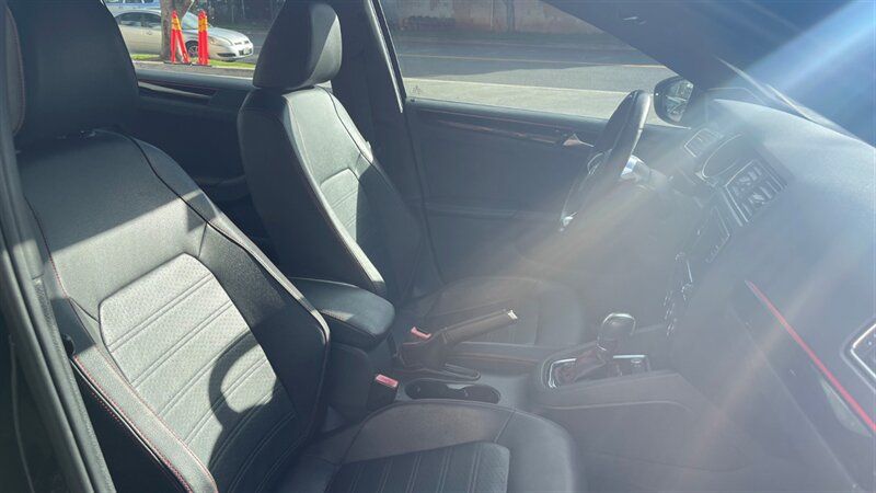 Used 2016 Volkswagen Jetta GLI SE FWD image 15