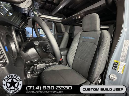 Used 2025 Jeep Wrangler Unlimited Rubicon 4xe w/ Convenience Group AWD/4WD image 21