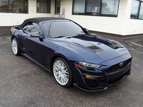 Used 2018 Ford Mustang Premium w/ Equipment Group 201A image 2