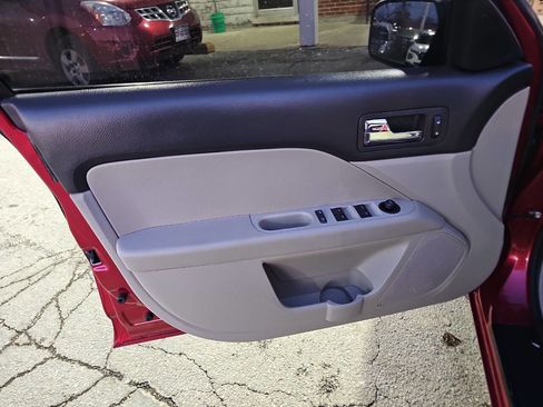 Used 2007 Ford Fusion SE image 10