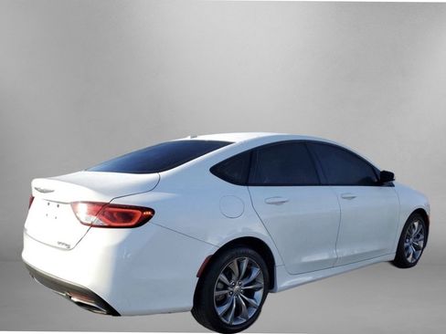 Used 2015 Chrysler 200 S FWD image 3