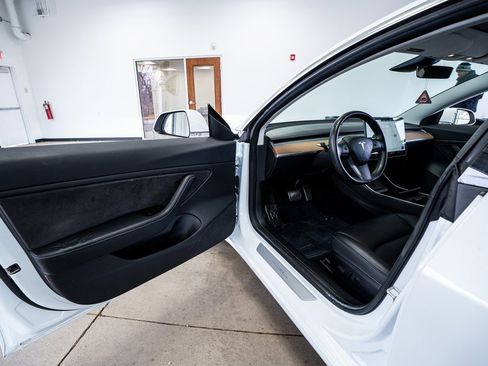Used 2018 Tesla Model 3 Long Range image 31