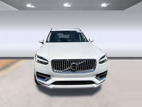 Certified 2023 Volvo XC90 B6 Plus image 6