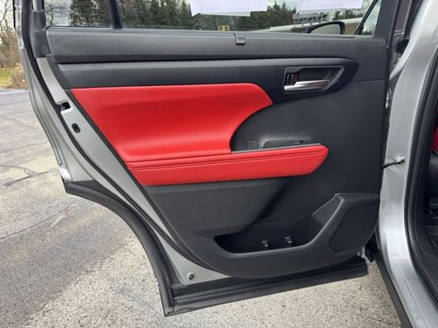 Certified 2023 Toyota Highlander XSE image 30