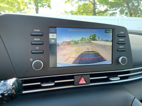 Certified 2025 Hyundai Elantra SE image 43