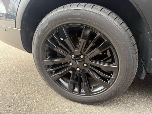 Used 2017 Ford Explorer Platinum AWD/4WD image 7