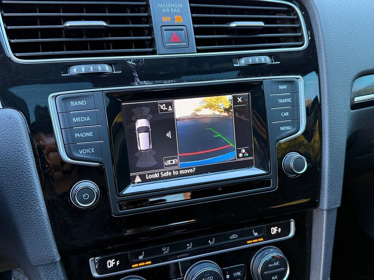 Used 2015 Volkswagen Golf S FWD image 6