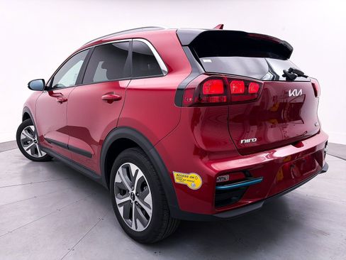 Certified 2022 Kia Niro EX image 2