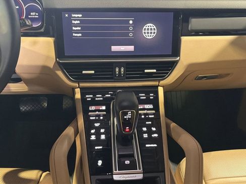 Used 2023 Porsche Cayenne AWD/4WD image 37
