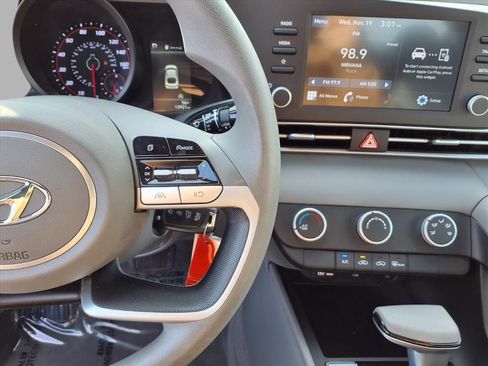 Used 2023 Hyundai Elantra SE w/ Cargo Package image 11