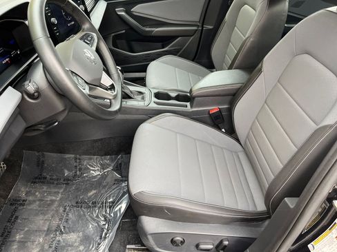 Used 2025 Volkswagen Jetta SE image 23