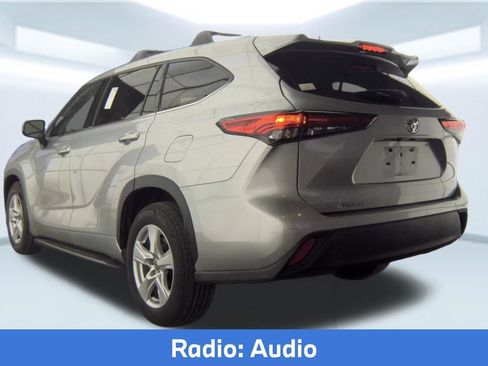 Used 2022 Toyota Highlander L FWD image 4