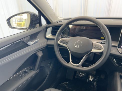 New 2026 Volkswagen Tiguan SE image 27