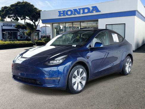 Used 2023 Tesla Model Y Long Range image 1