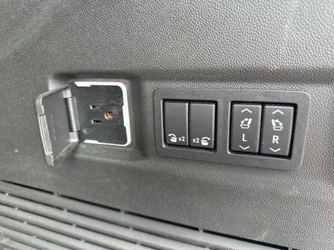 Used 2022 Chevrolet Tahoe RST w/ Luxury Package image 37