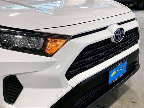 Used 2020 Toyota RAV4 LE w/ Carpet Mat Package AWD/4WD image 32