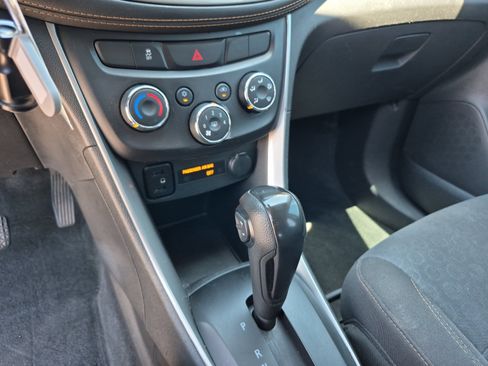 Used 2020 Chevrolet Trax LS w/ Tint and Cruise Package FWD image 12