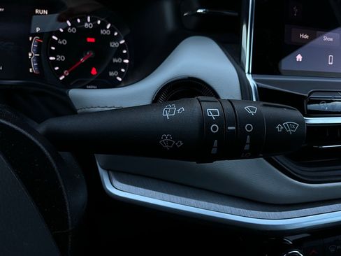 Used 2025 Jeep Compass Limited image 39