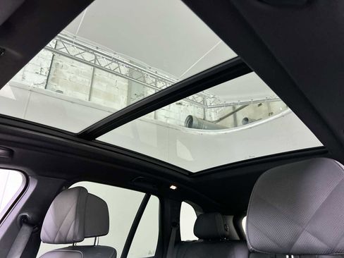 Used 2025 BMW X5 xDrive50e image 16