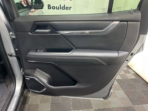 Used 2025 GMC Acadia Elevation image 16