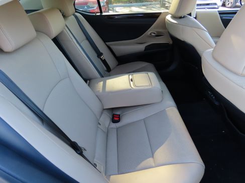 Used 2019 Lexus ES 350 w/ Premium Package image 13