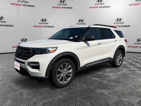 Used 2022 Ford Explorer XLT w/ Equipment Group 202A AWD/4WD image 7