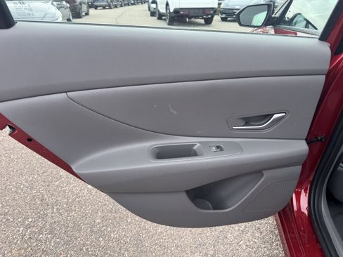 Used 2025 Hyundai Elantra SE image 23