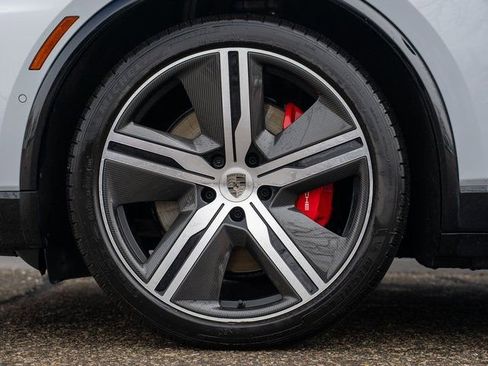 Certified 2025 Porsche Macan Turbo Electric image 12