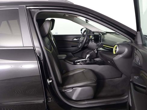 Used 2025 Chevrolet Trax ACTIV w/ Sunroof Package image 32