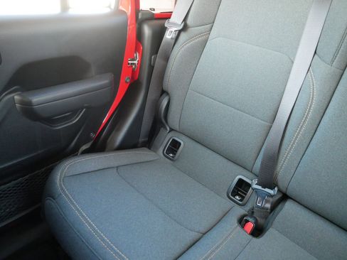 Certified 2024 Jeep Gladiator Sport image 12