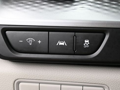 Used 2023 Kia Carnival LX FWD image 12